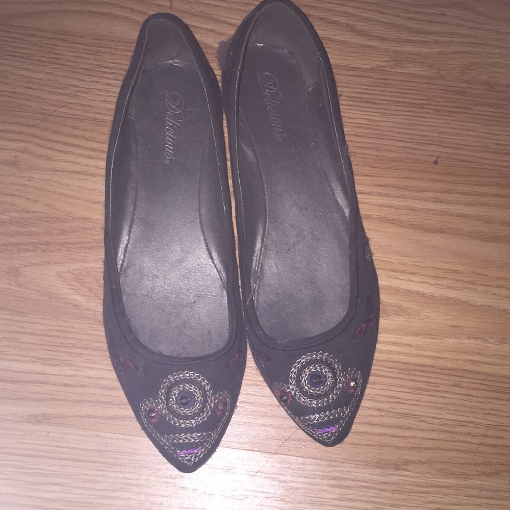 Beautiful Black embroidered flats